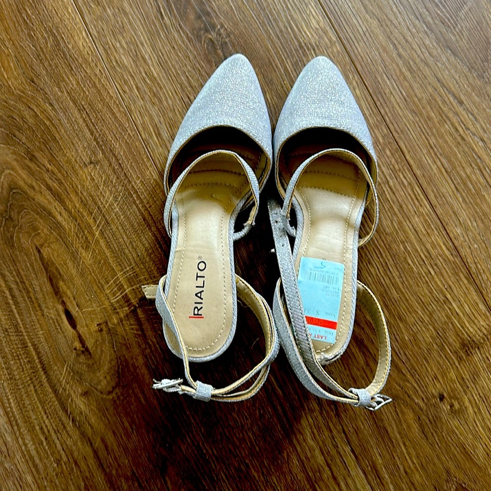 Silver Pointed bridal or party shoes size 5 - new